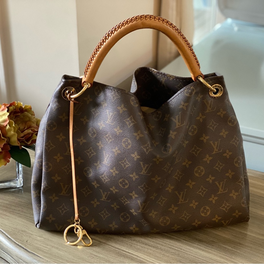 Louis Vuitton artsy MM monogram